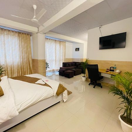 Hotel Relax In - Noida Sector 18 Esterno foto