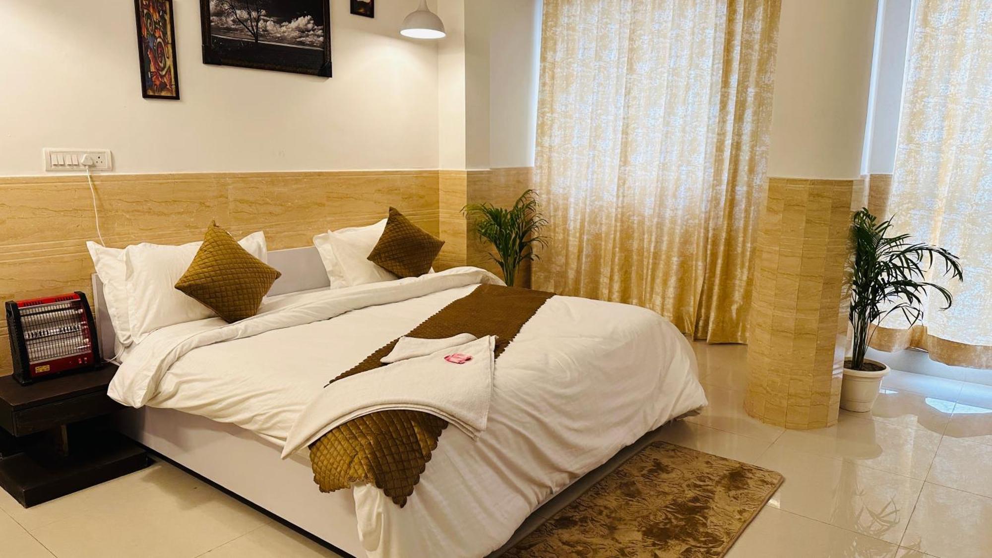 Hotel Relax In - Noida Sector 18 Esterno foto