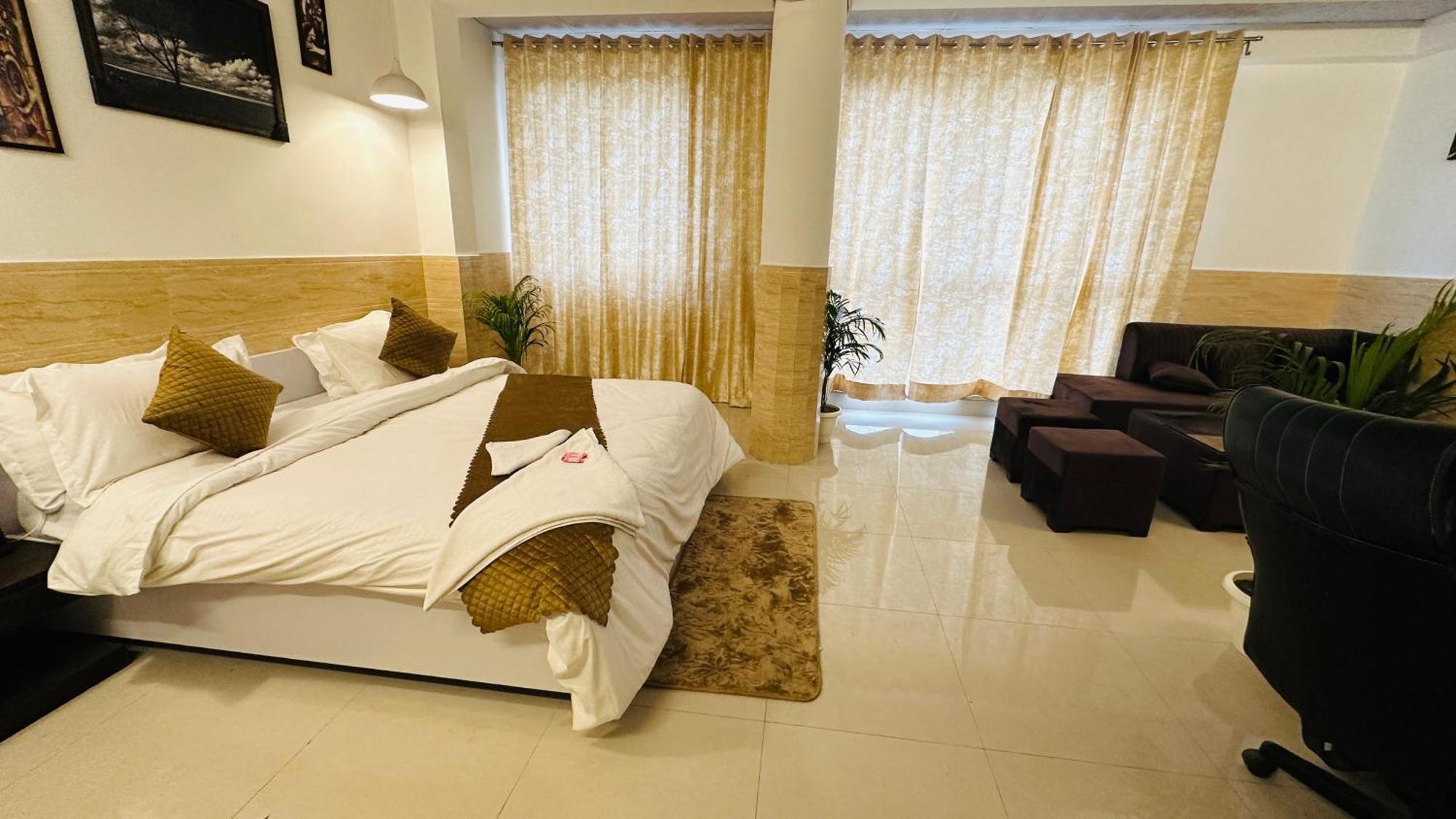 Hotel Relax In - Noida Sector 18 Esterno foto
